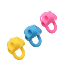 将图片加载到图库查看器，Two-Finger Pen Holder Silicone Baby Learning Writing Tool Correction Device Pencil Set Stationery 3 Piece Set Gift 2 Piece Fish
